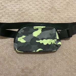 Camo lulu lemon Fanny pack Euc